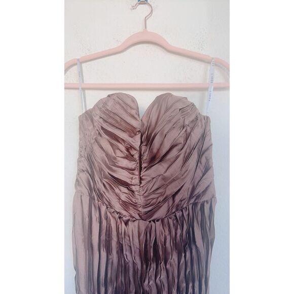 L’IDEE Boudoir Strapless Sweetheart Pleated Midi Dress
US8(AU12) - Picture 4 of 6